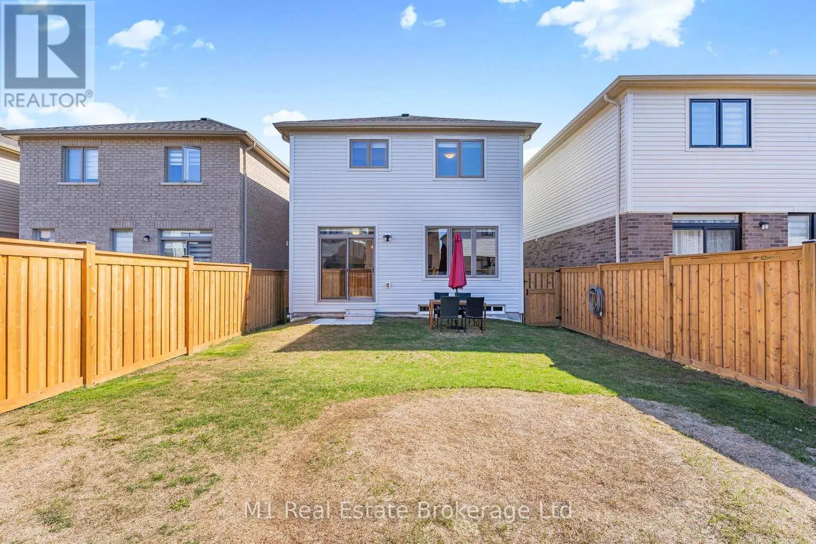 43 HARPIN WAY W