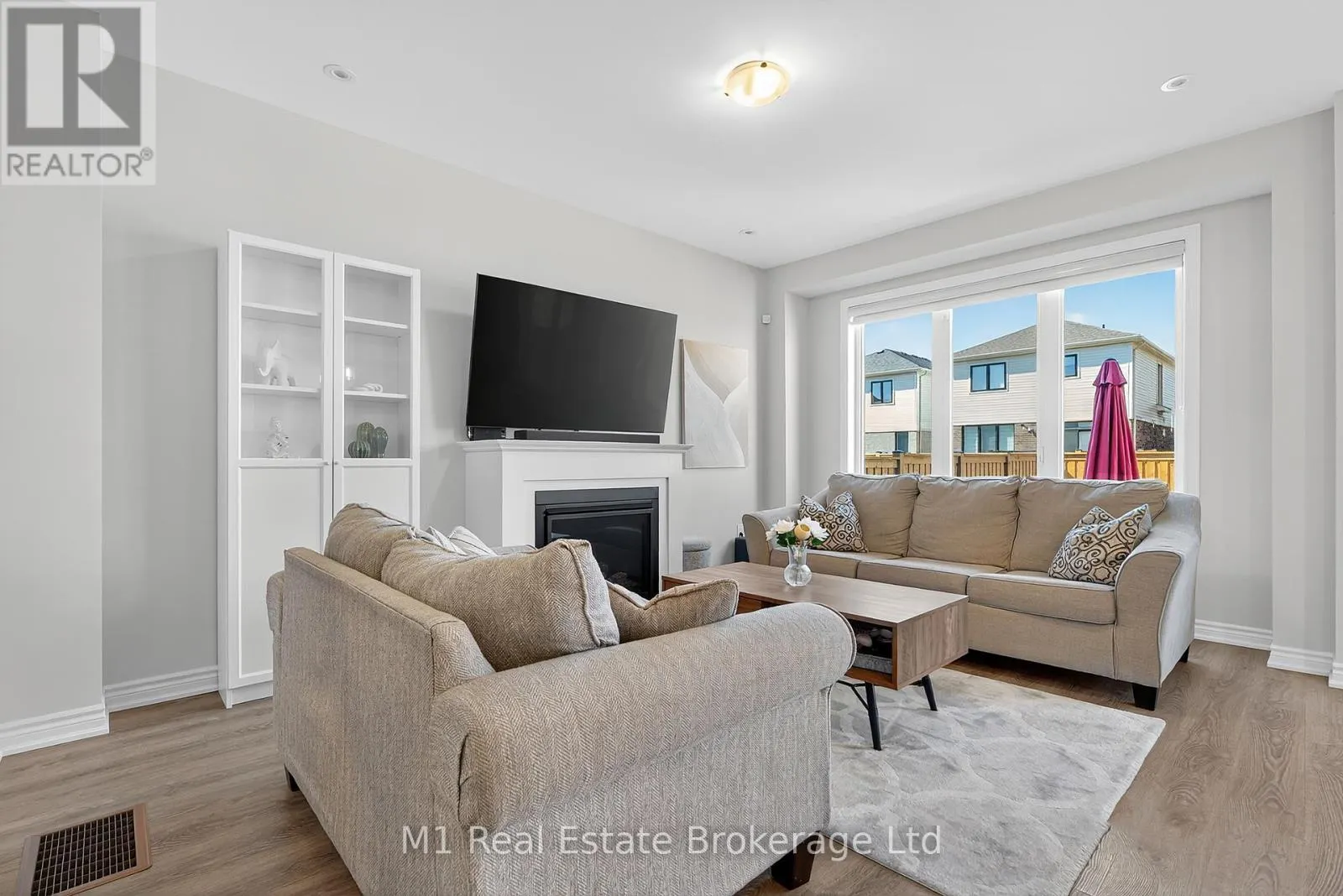 43 HARPIN WAY W