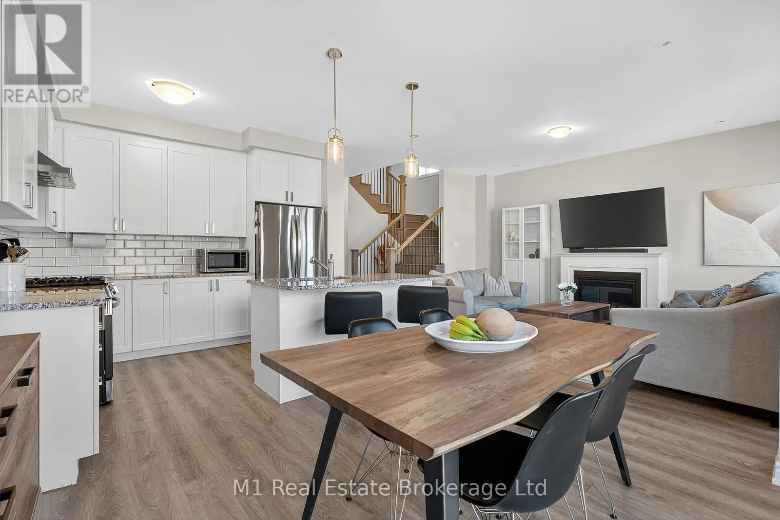 43 HARPIN WAY W