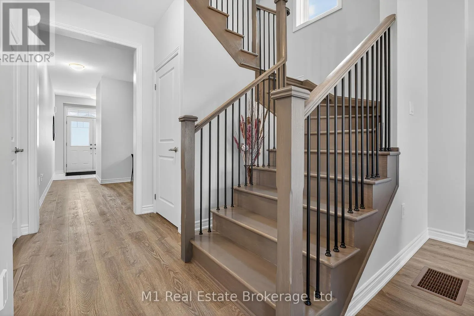 43 HARPIN WAY W