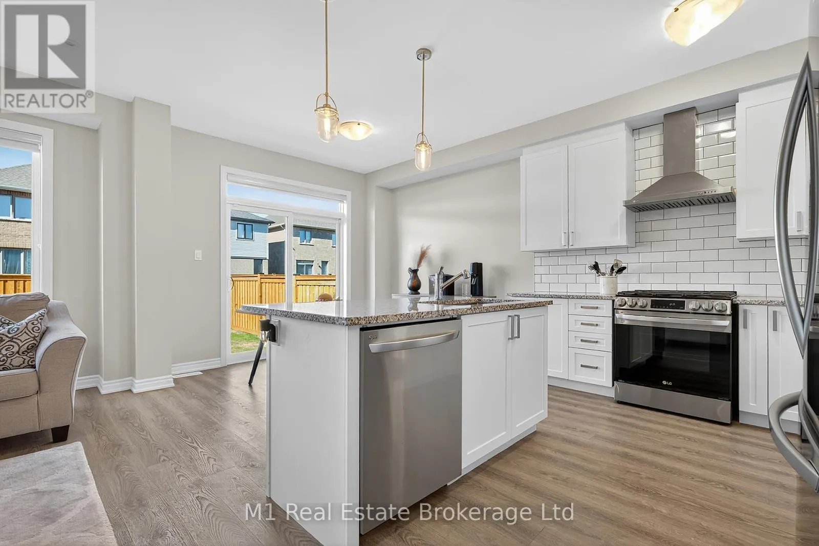 43 HARPIN WAY W