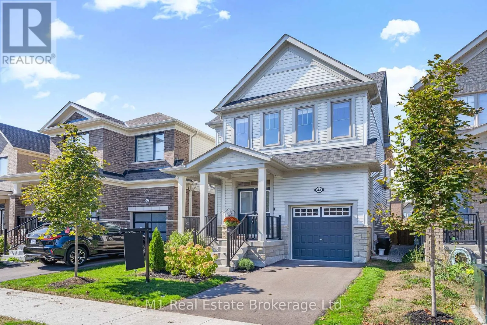 43 HARPIN WAY W