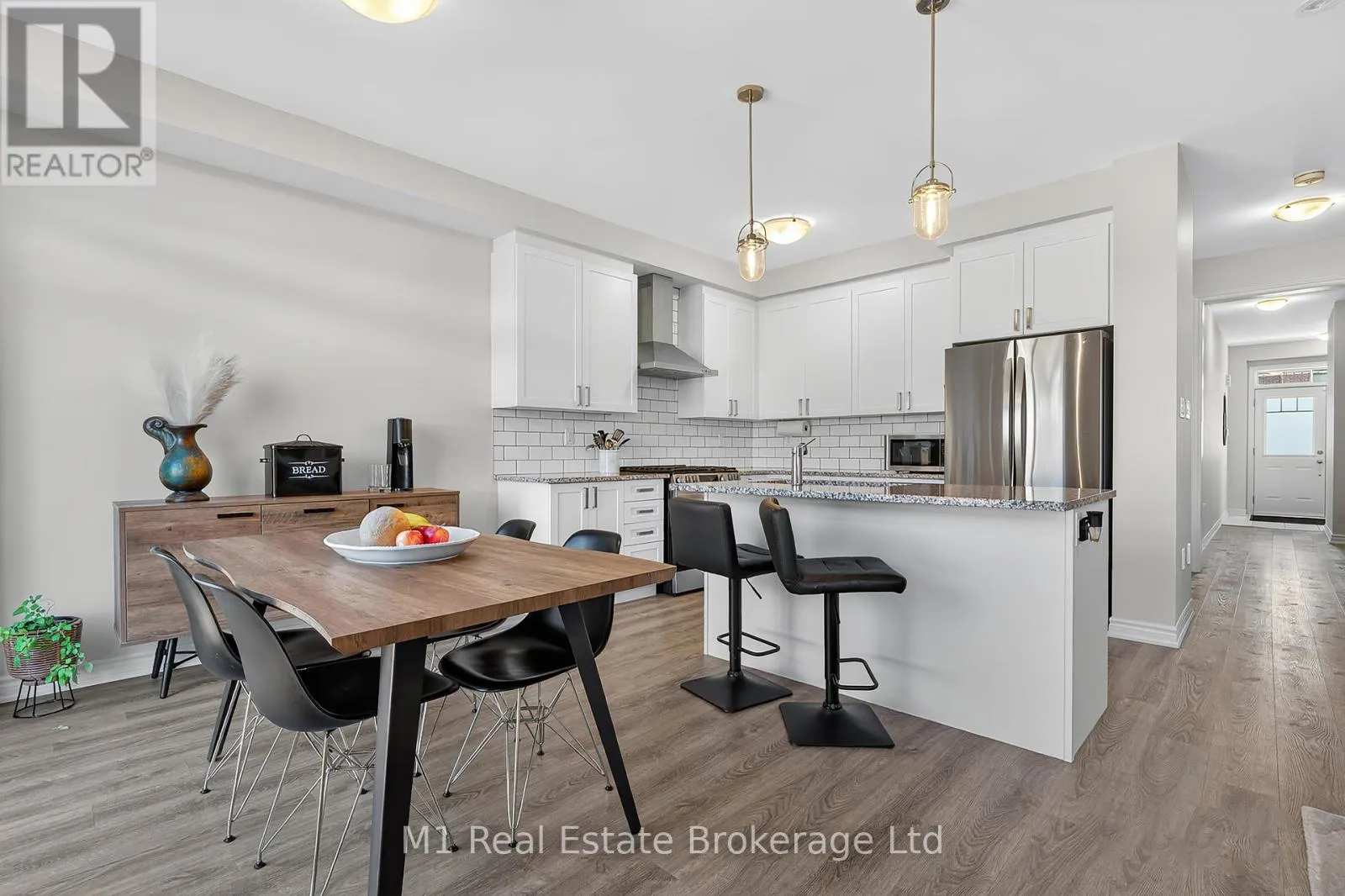 43 HARPIN WAY W