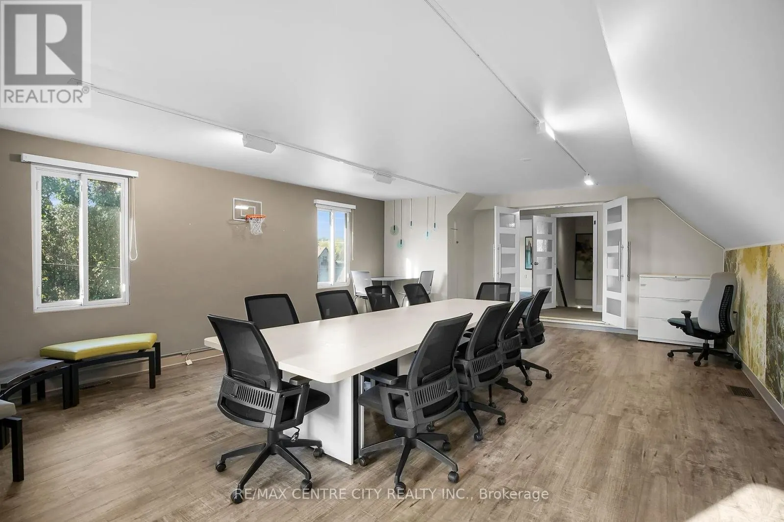 302 WELLINGTON ROAD
