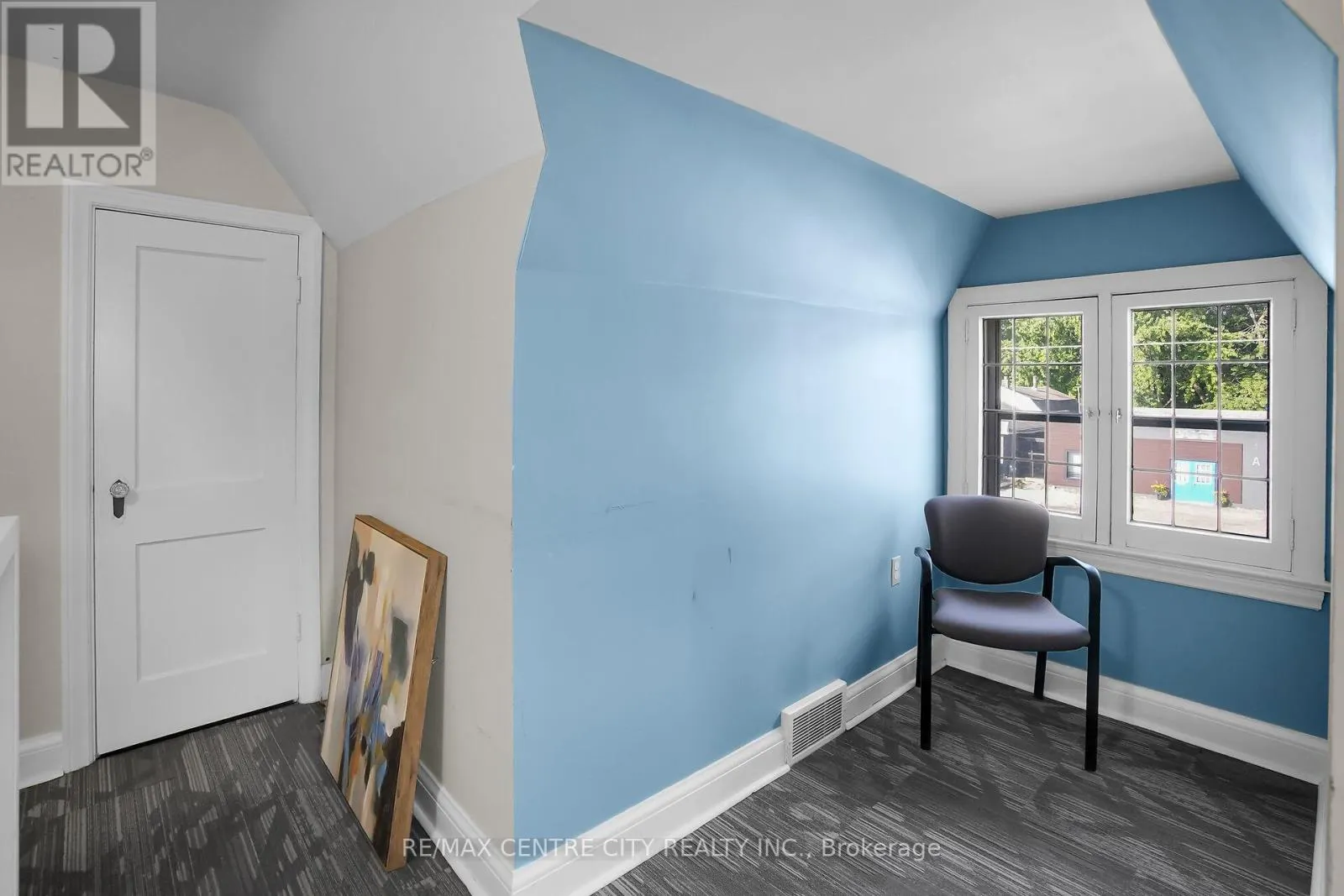 302 WELLINGTON ROAD