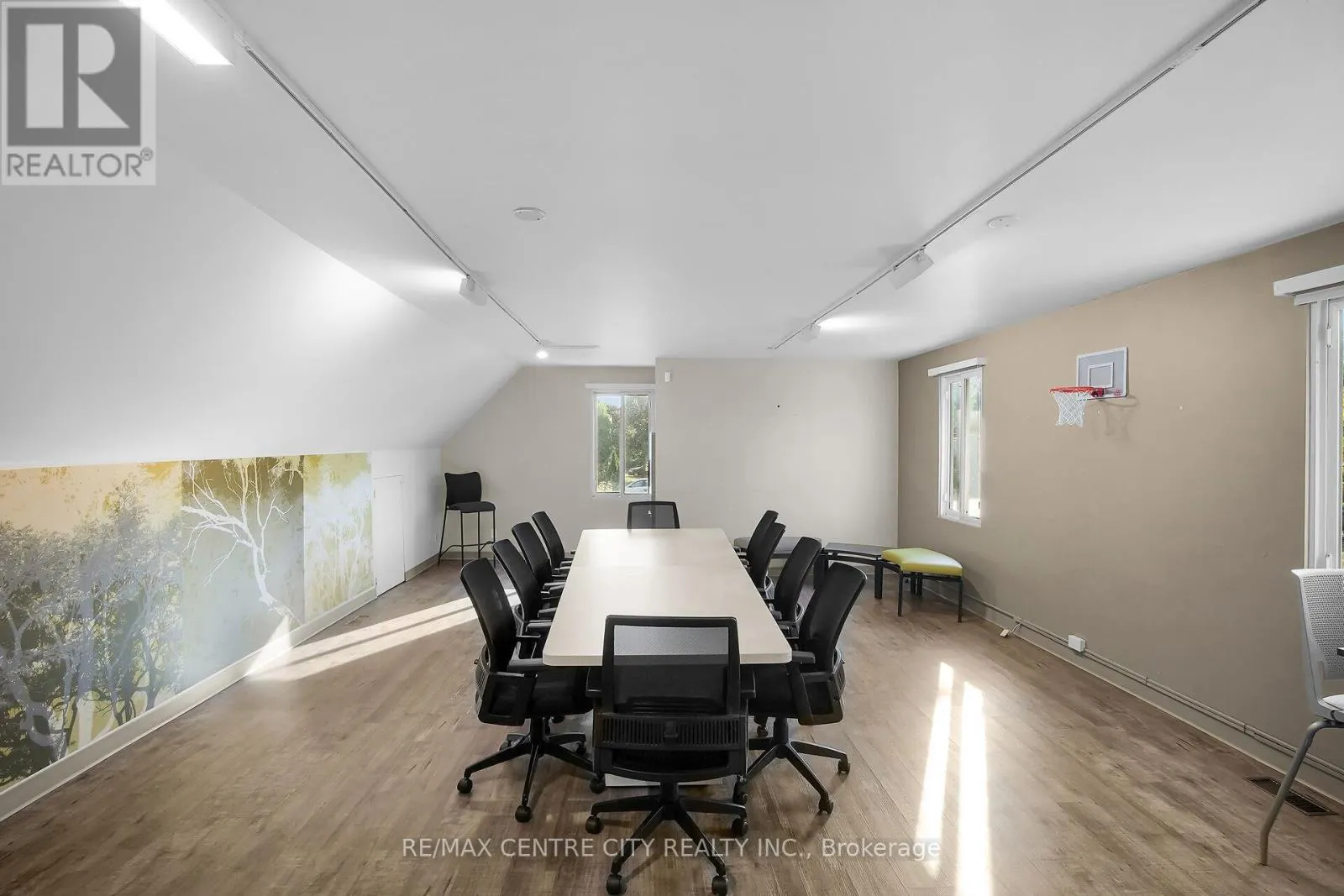 302 WELLINGTON ROAD