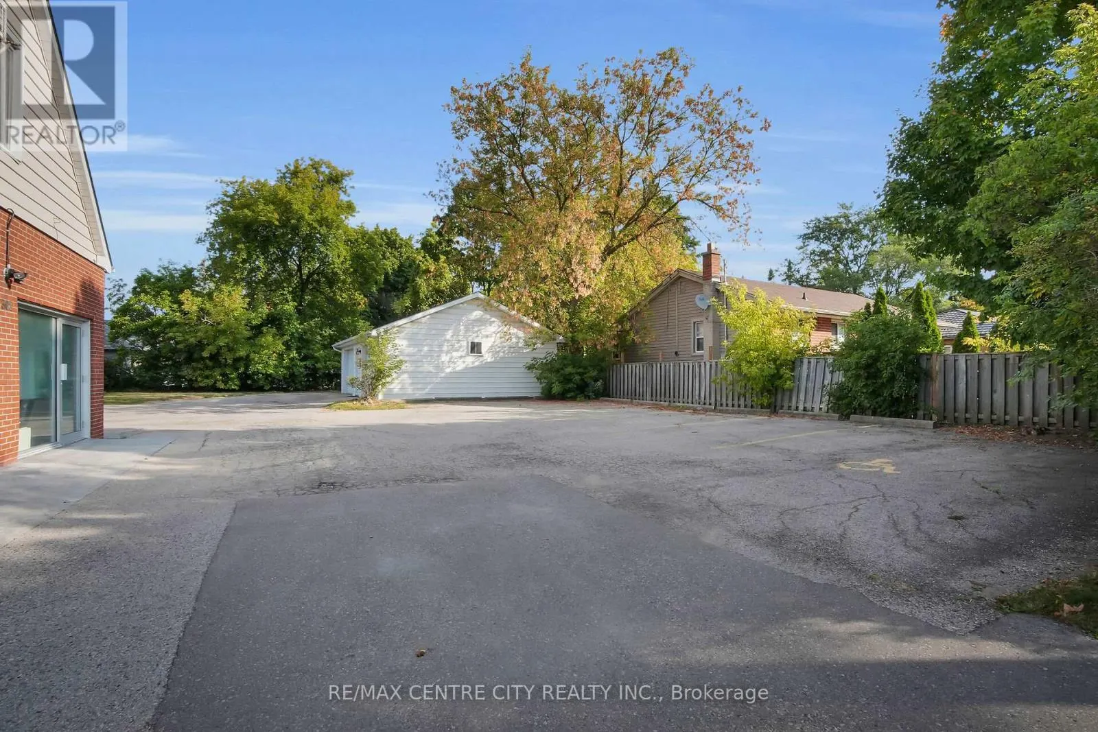 302 WELLINGTON ROAD