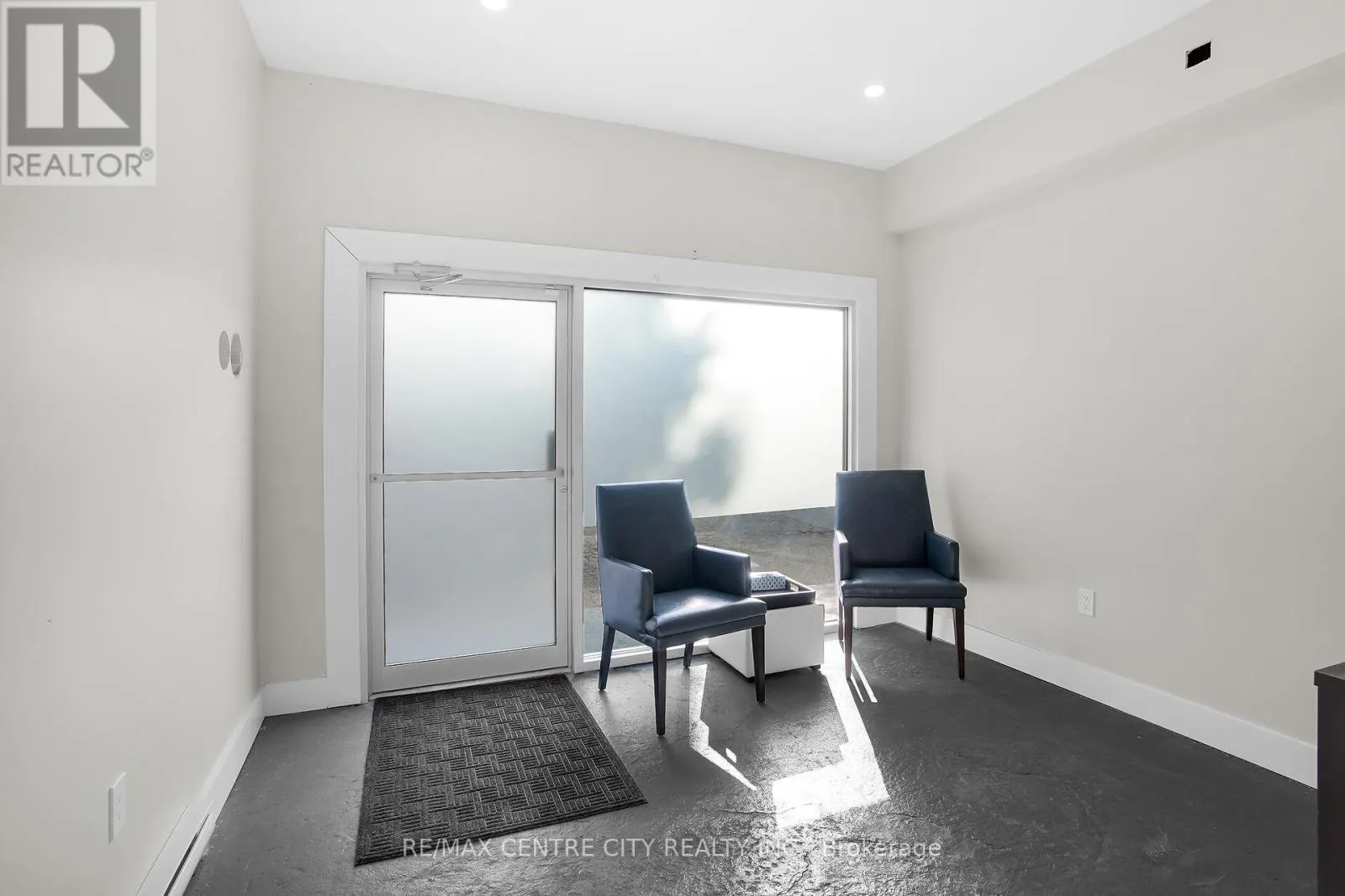 302 WELLINGTON ROAD
