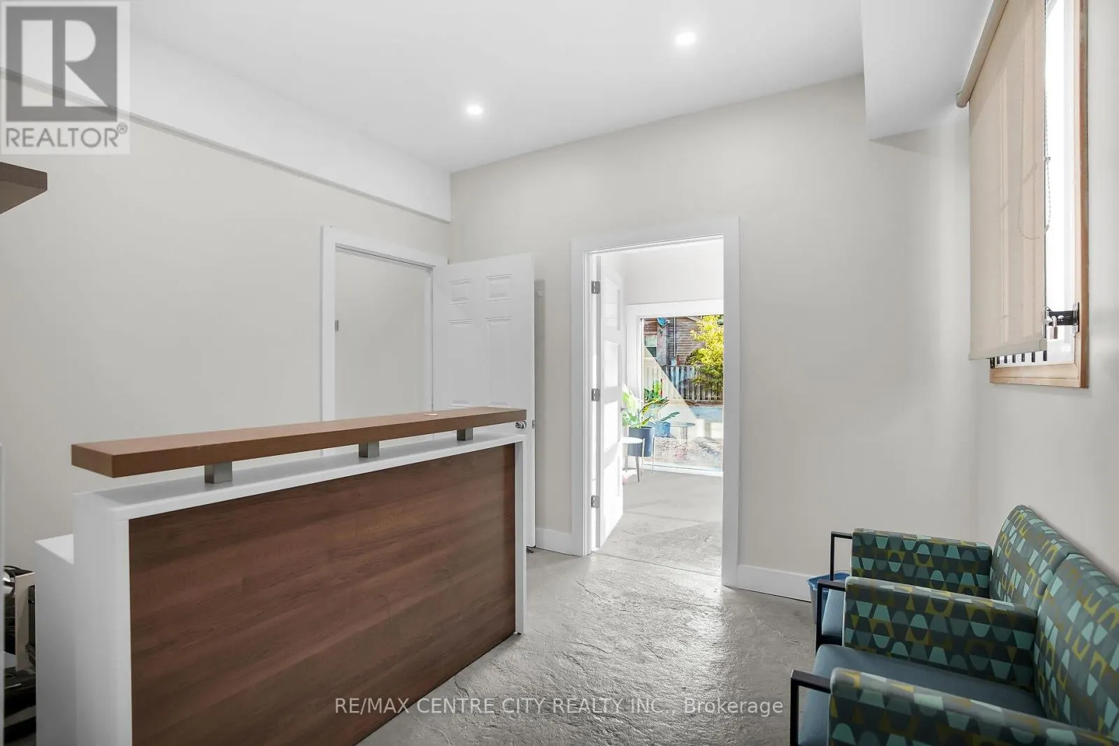 302 WELLINGTON ROAD