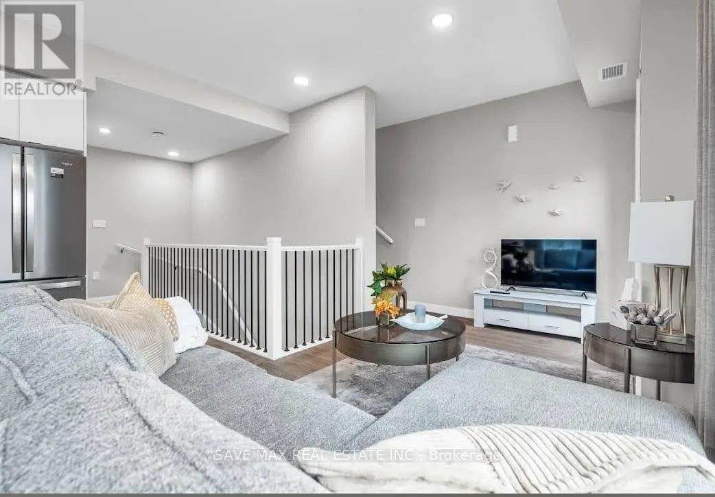 311 - 708 WOOLWICH STREET