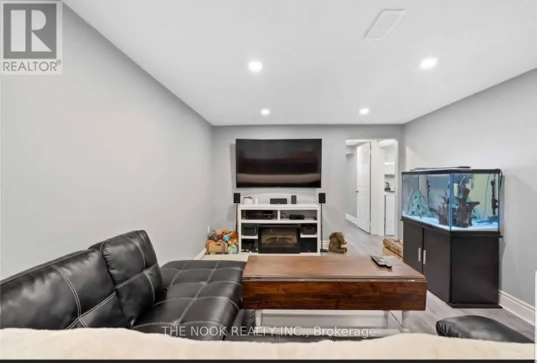 2 - 573 DAINTRY CRESCENT, #2