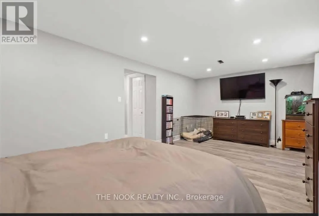 2 - 573 DAINTRY CRESCENT, #2