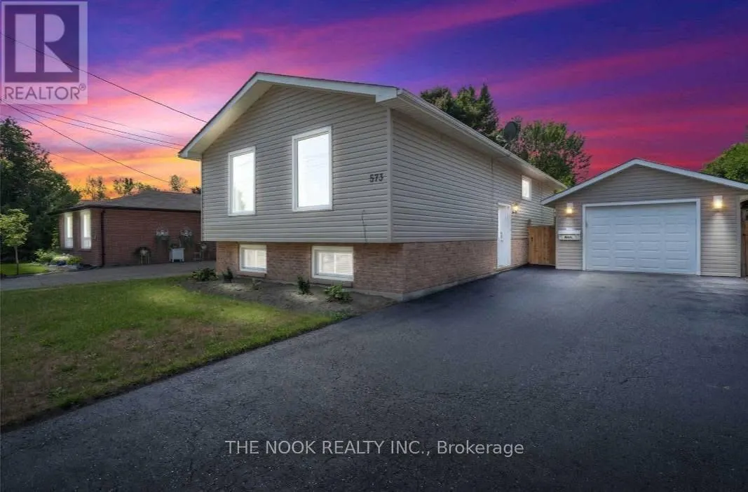 2 - 573 DAINTRY CRESCENT, #2