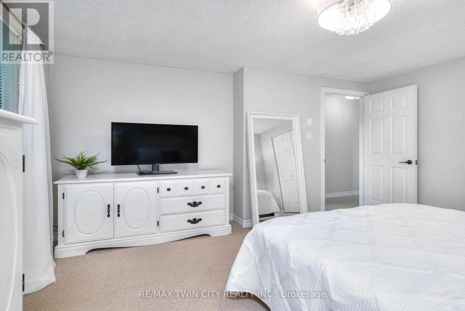 27 WHEATFIELD CRESCENT