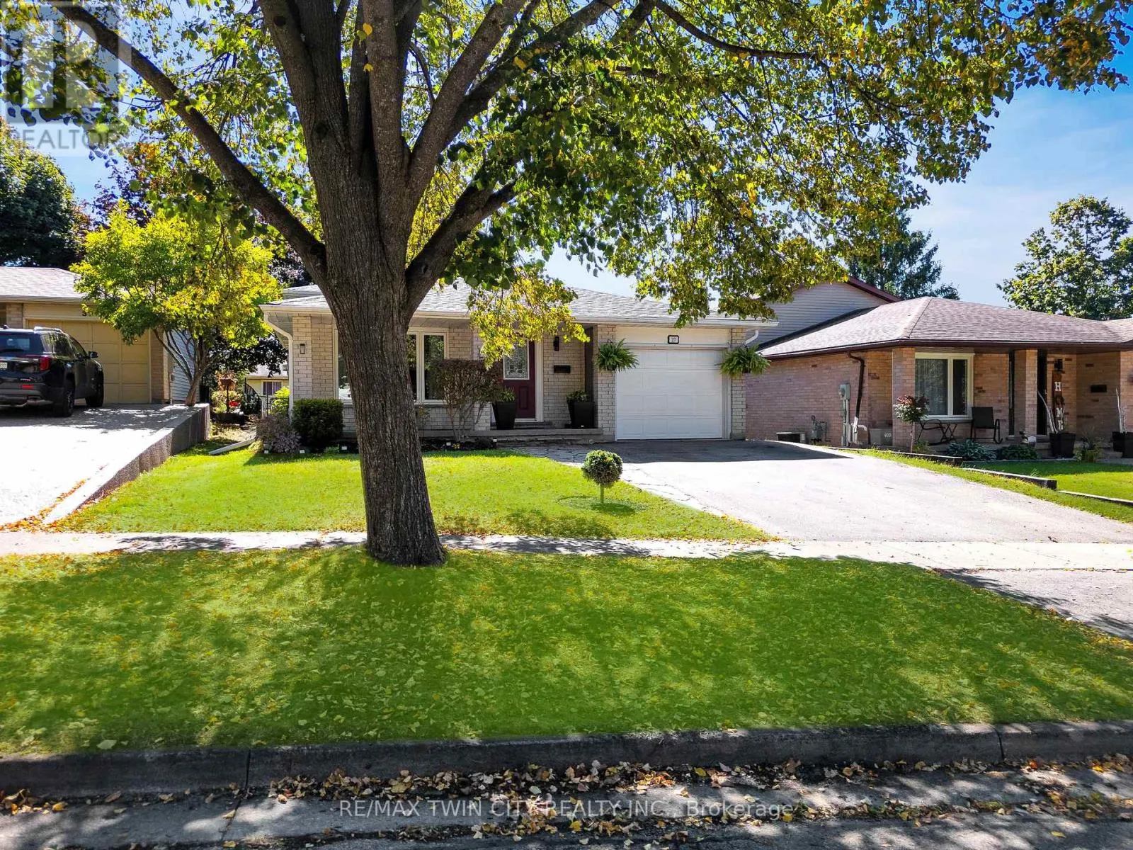 27 WHEATFIELD CRESCENT