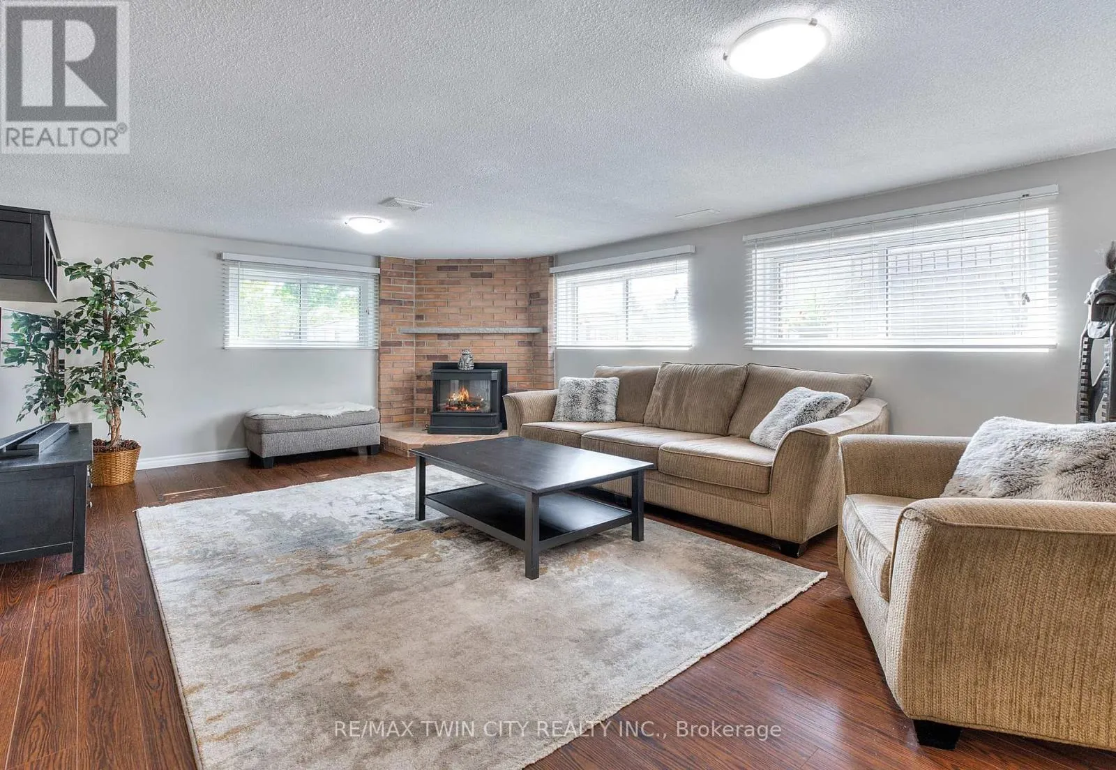 27 WHEATFIELD CRESCENT