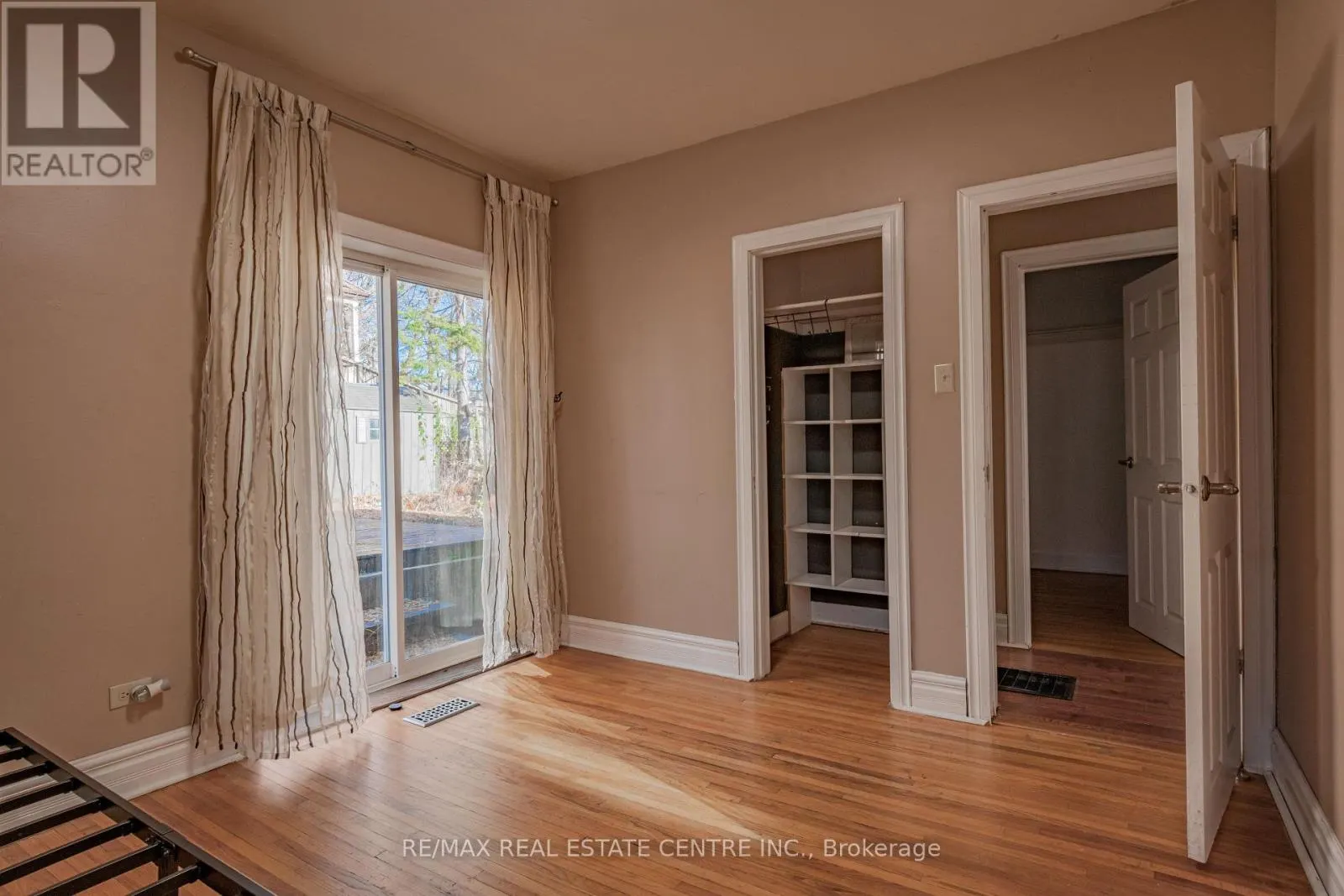 MAIN/UPPER - 280 LONDON STREET