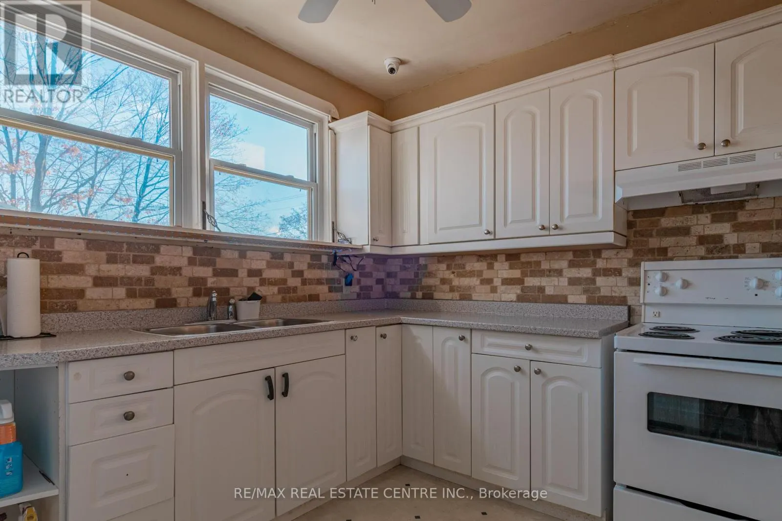 MAIN/UPPER - 280 LONDON STREET