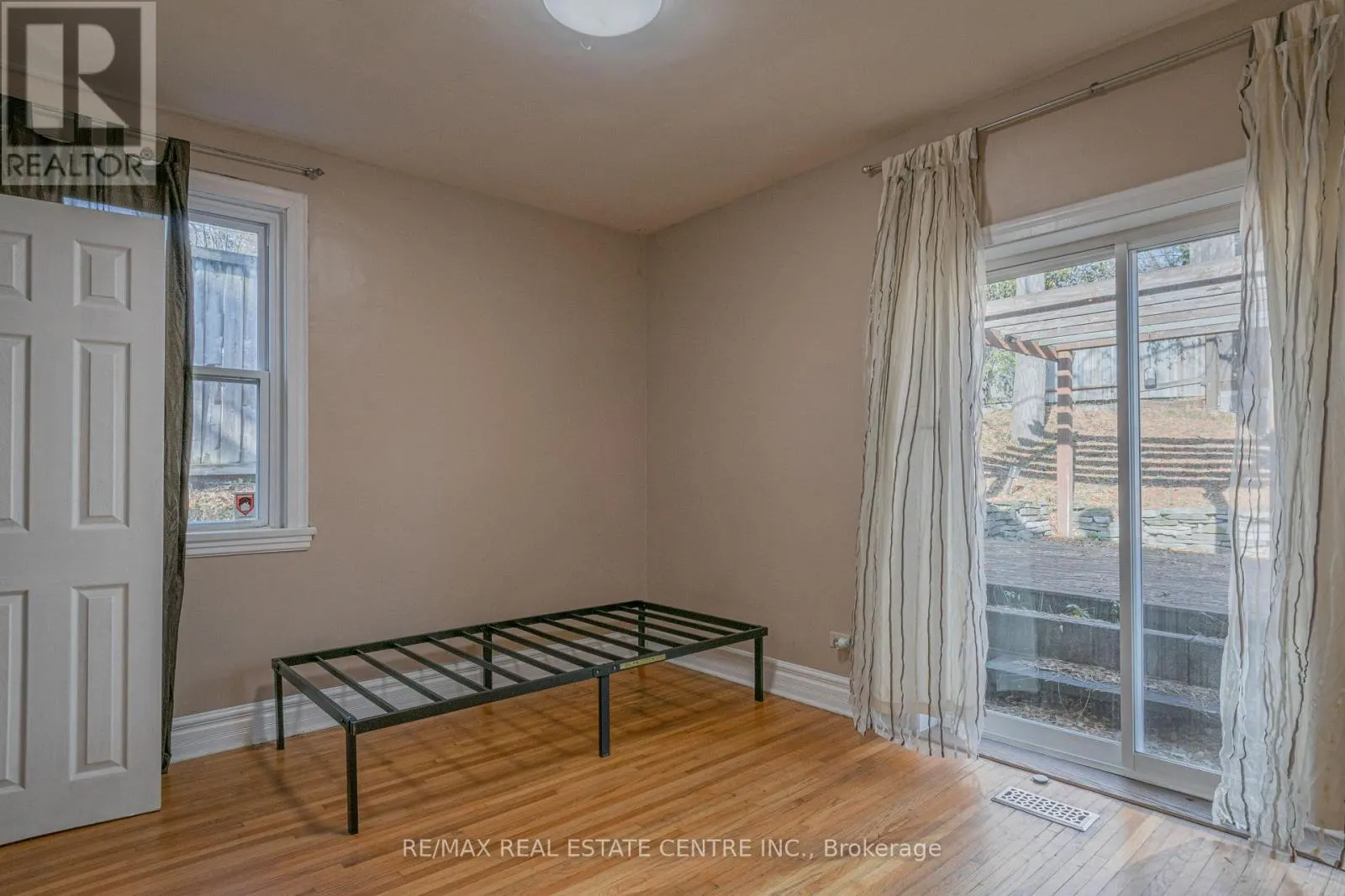 MAIN/UPPER - 280 LONDON STREET