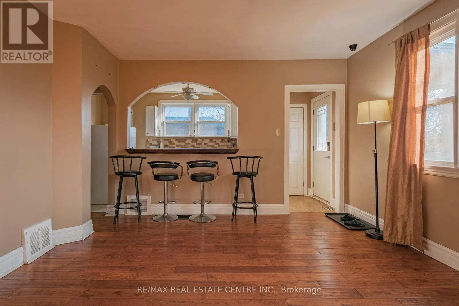 MAIN/UPPER - 280 LONDON STREET