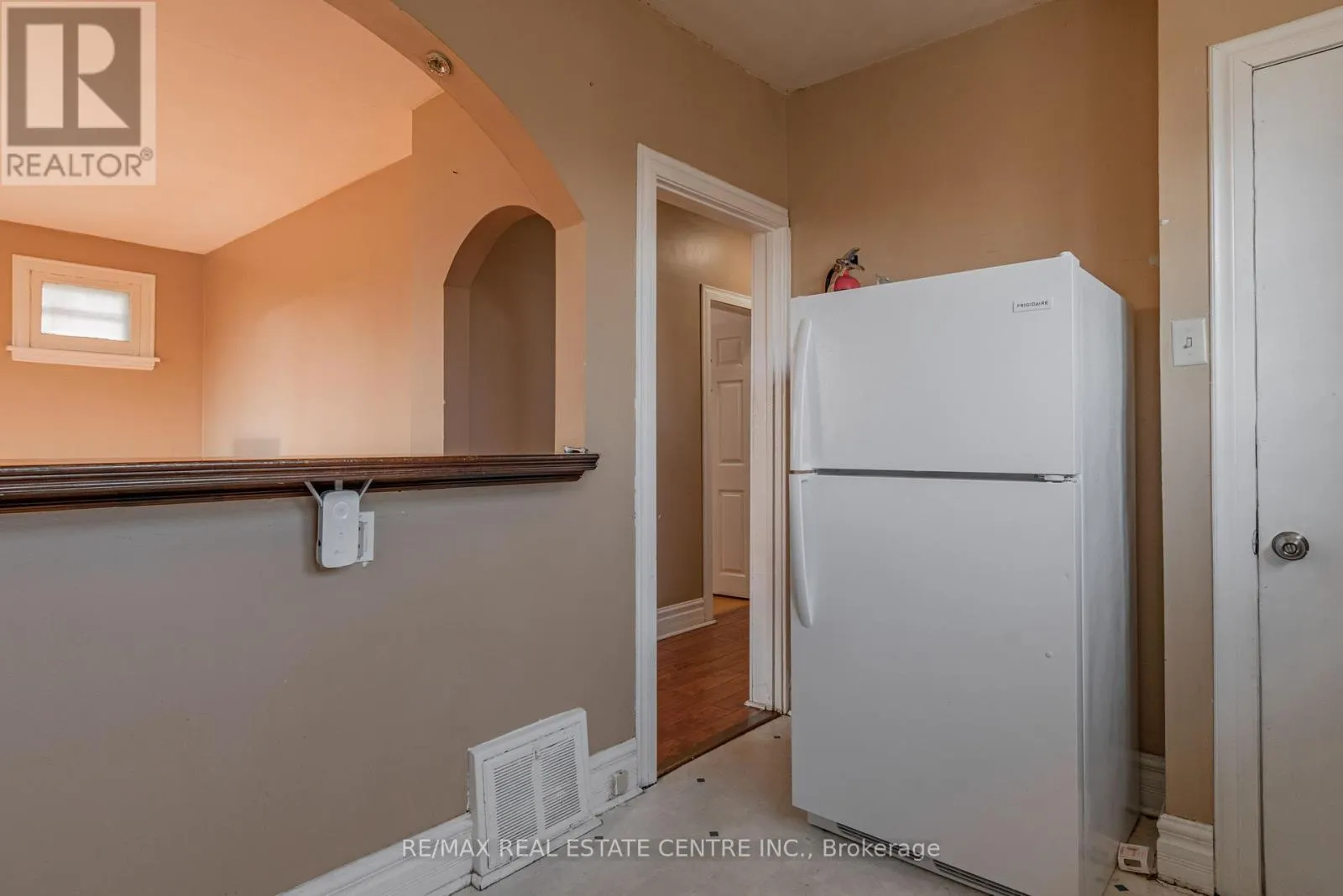 MAIN/UPPER - 280 LONDON STREET