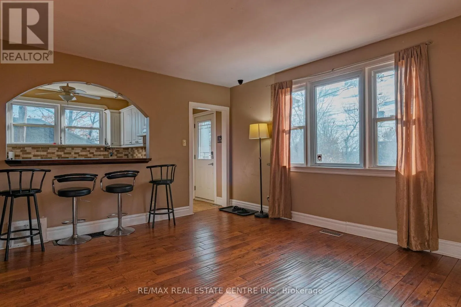 MAIN/UPPER - 280 LONDON STREET