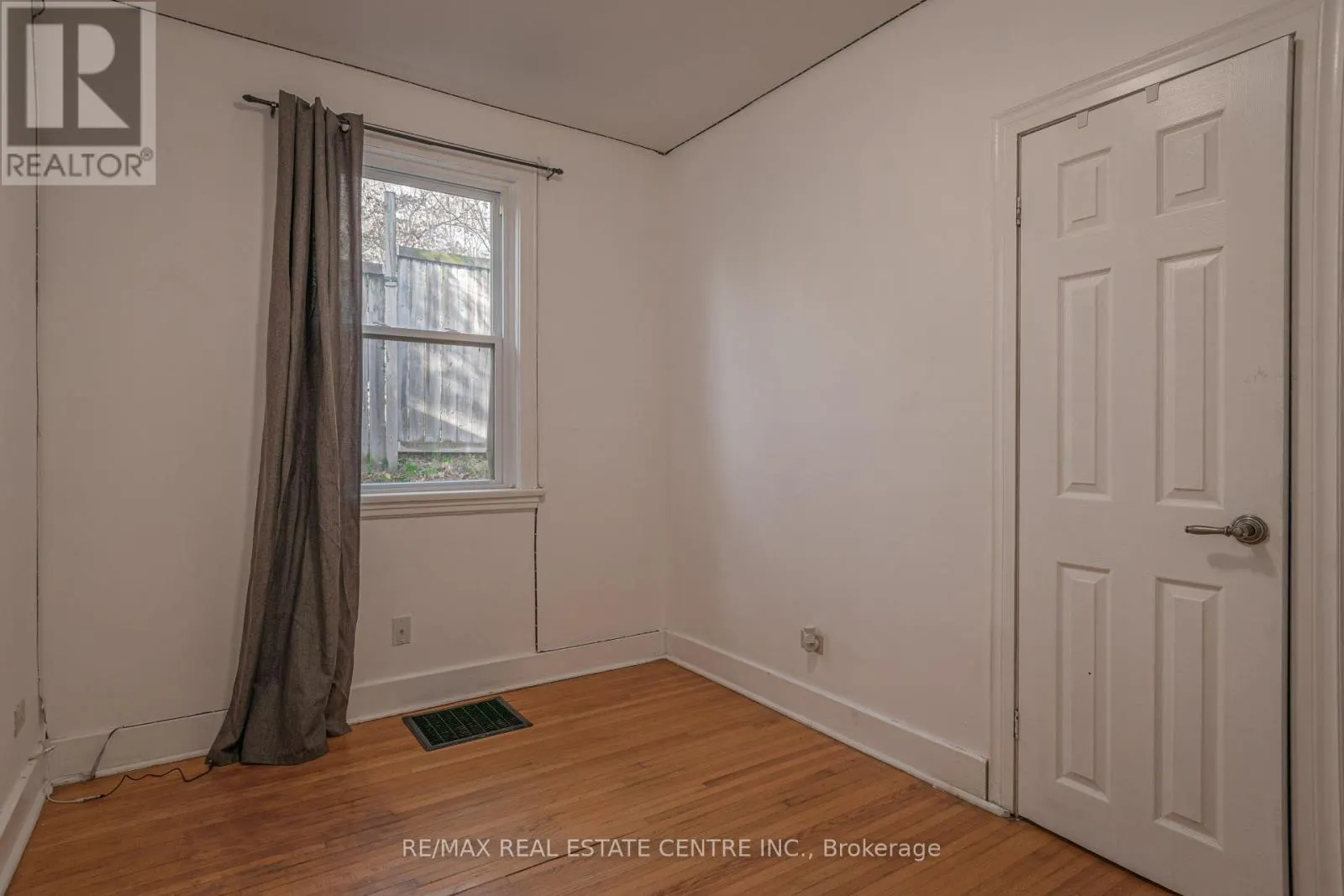 MAIN/UPPER - 280 LONDON STREET