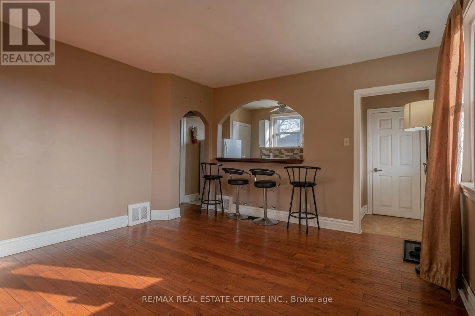 MAIN/UPPER - 280 LONDON STREET