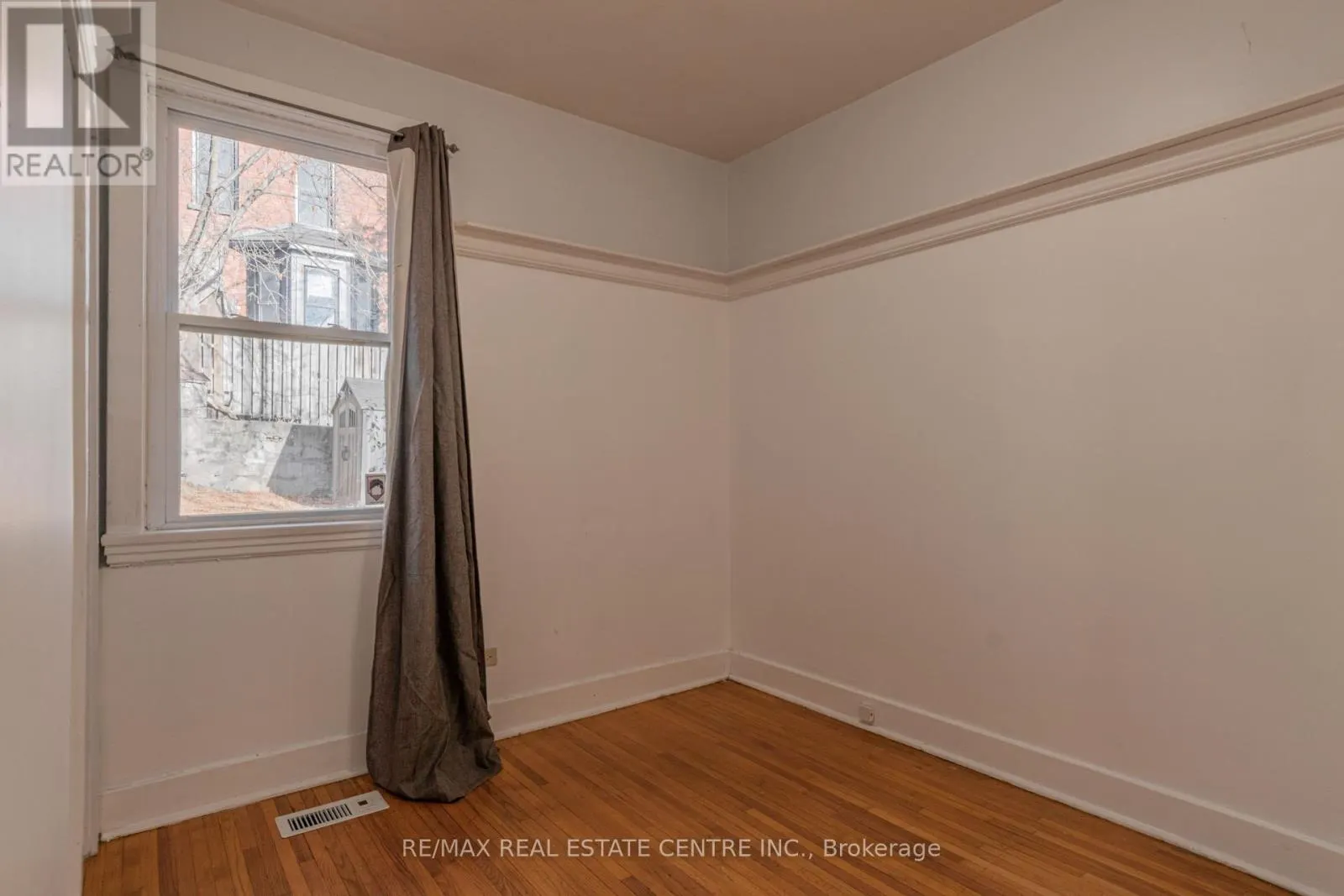 MAIN/UPPER - 280 LONDON STREET