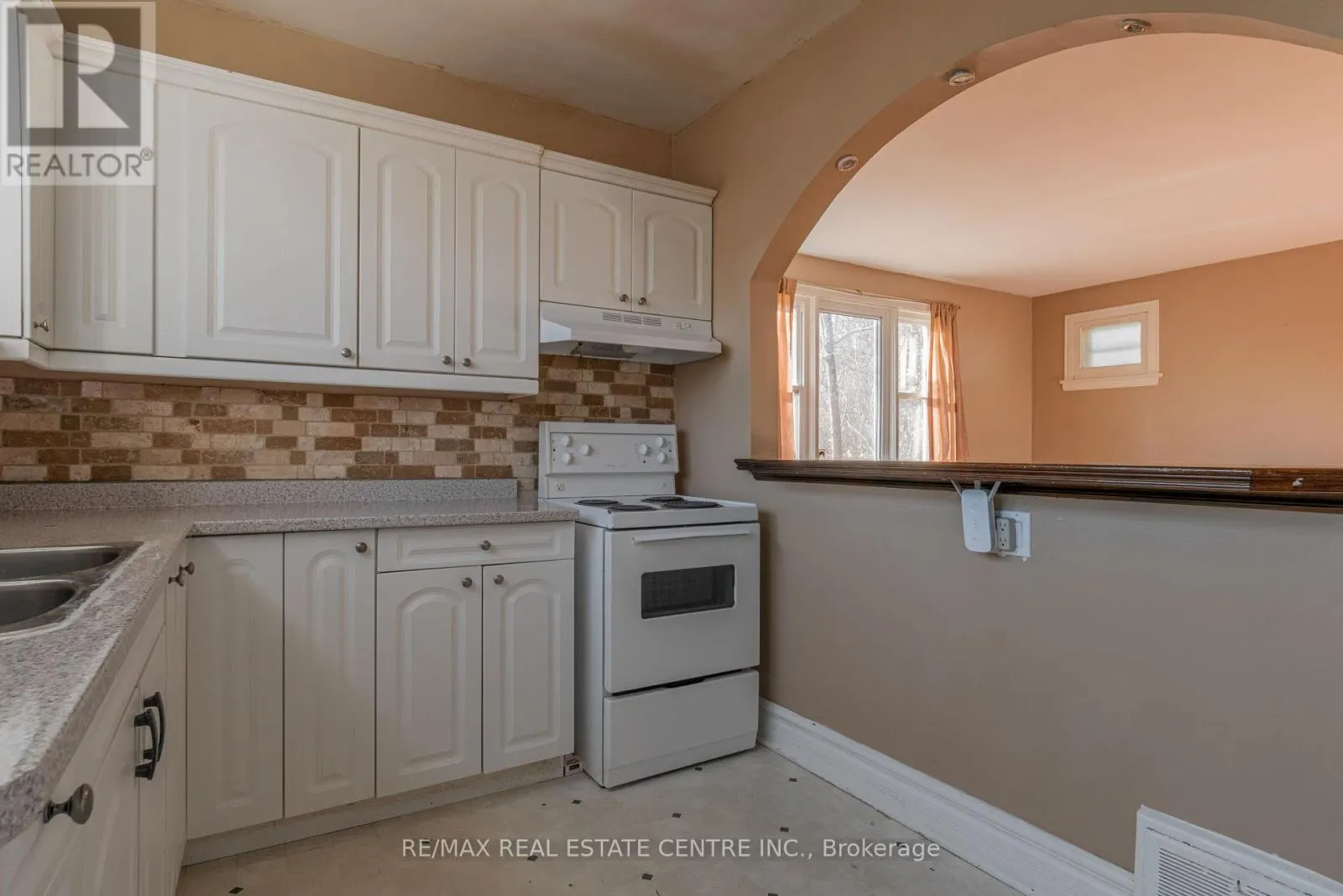 MAIN/UPPER - 280 LONDON STREET