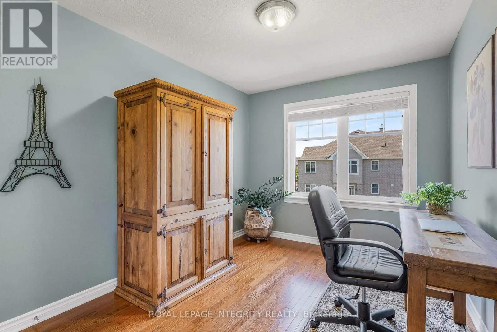 532 ROCHEFORT CIRCLE