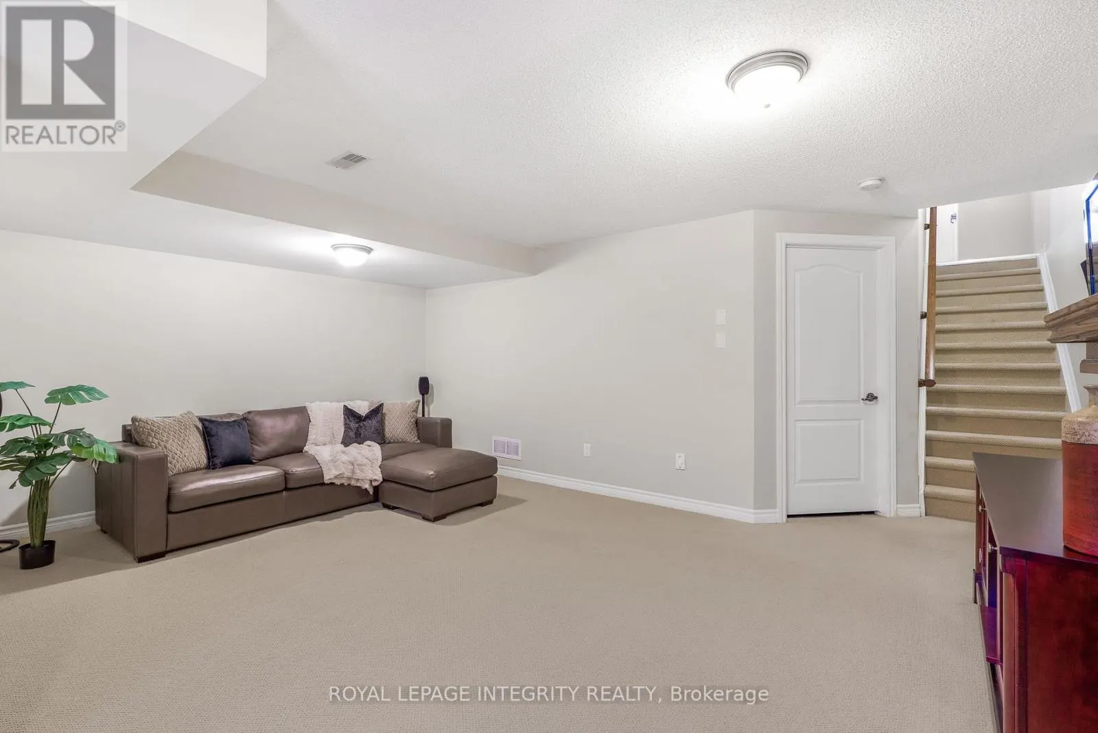 532 ROCHEFORT CIRCLE