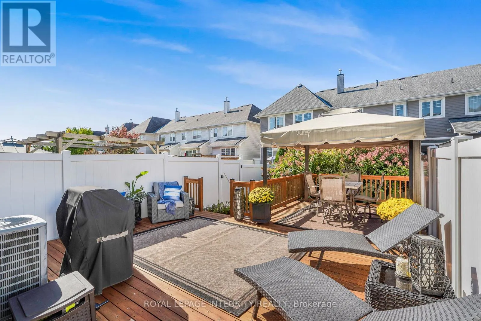 532 ROCHEFORT CIRCLE