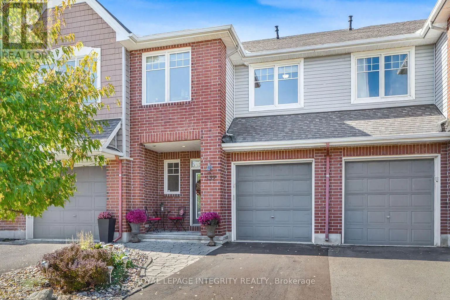 532 ROCHEFORT CIRCLE