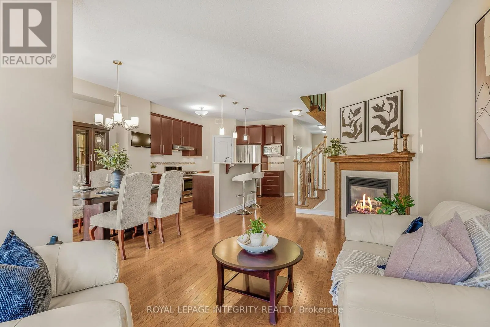 532 ROCHEFORT CIRCLE