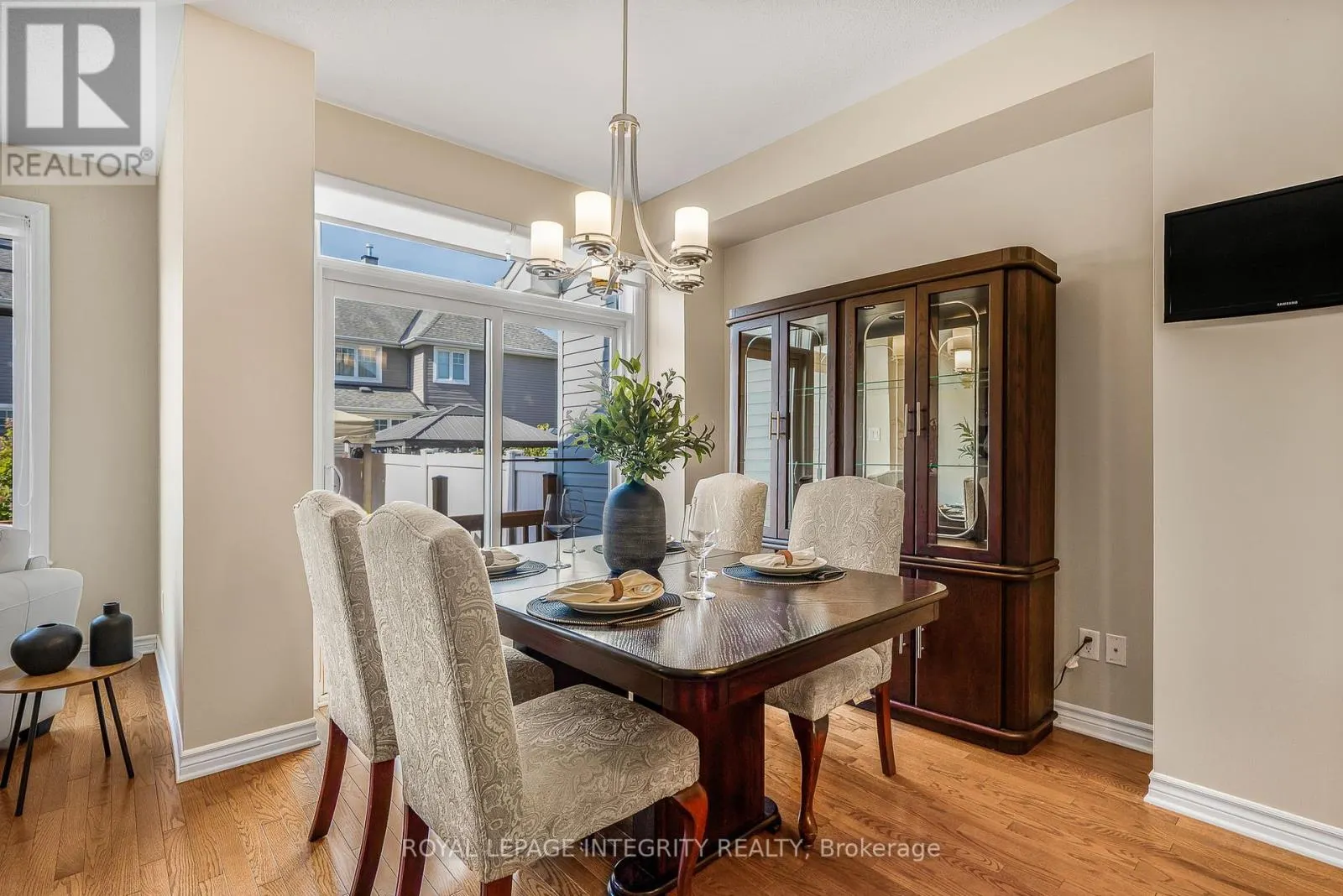 532 ROCHEFORT CIRCLE