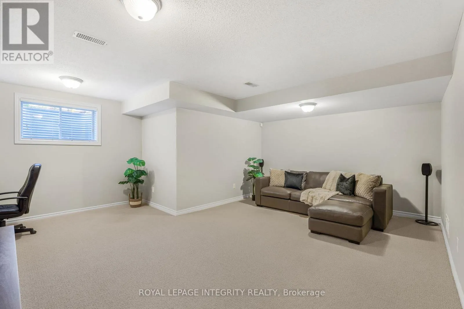 532 ROCHEFORT CIRCLE