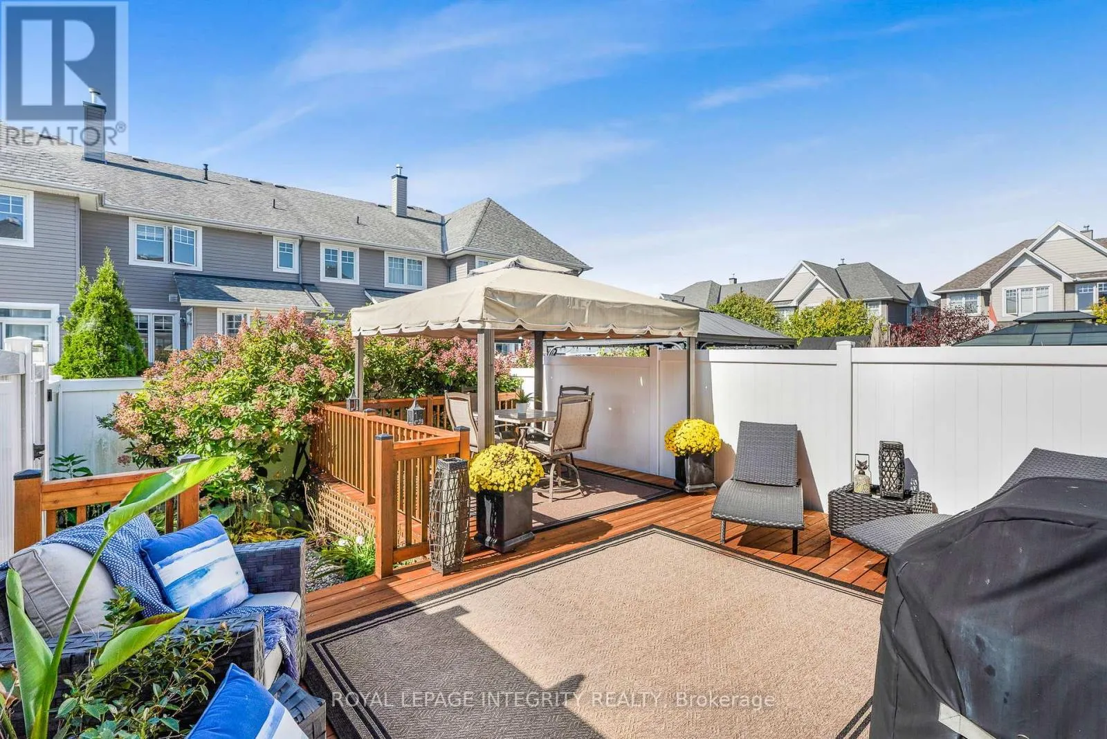 532 ROCHEFORT CIRCLE