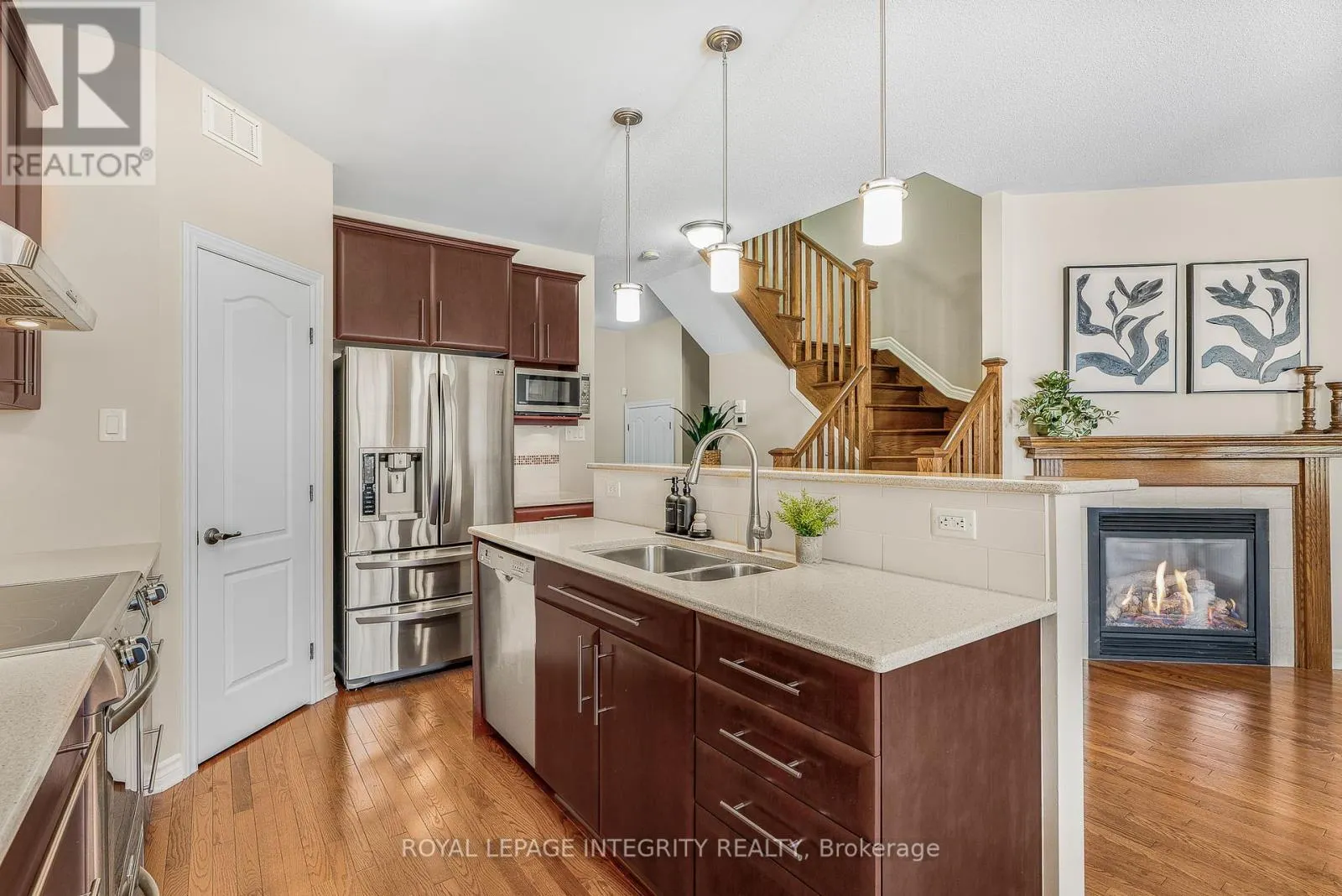 532 ROCHEFORT CIRCLE