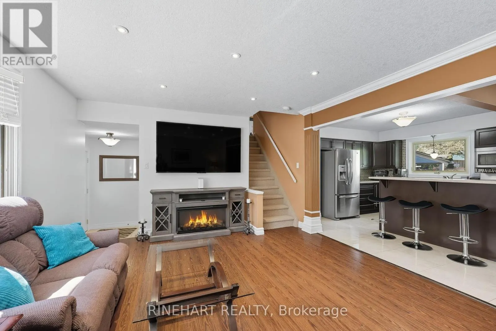 10 ALAYNE CRESCENT