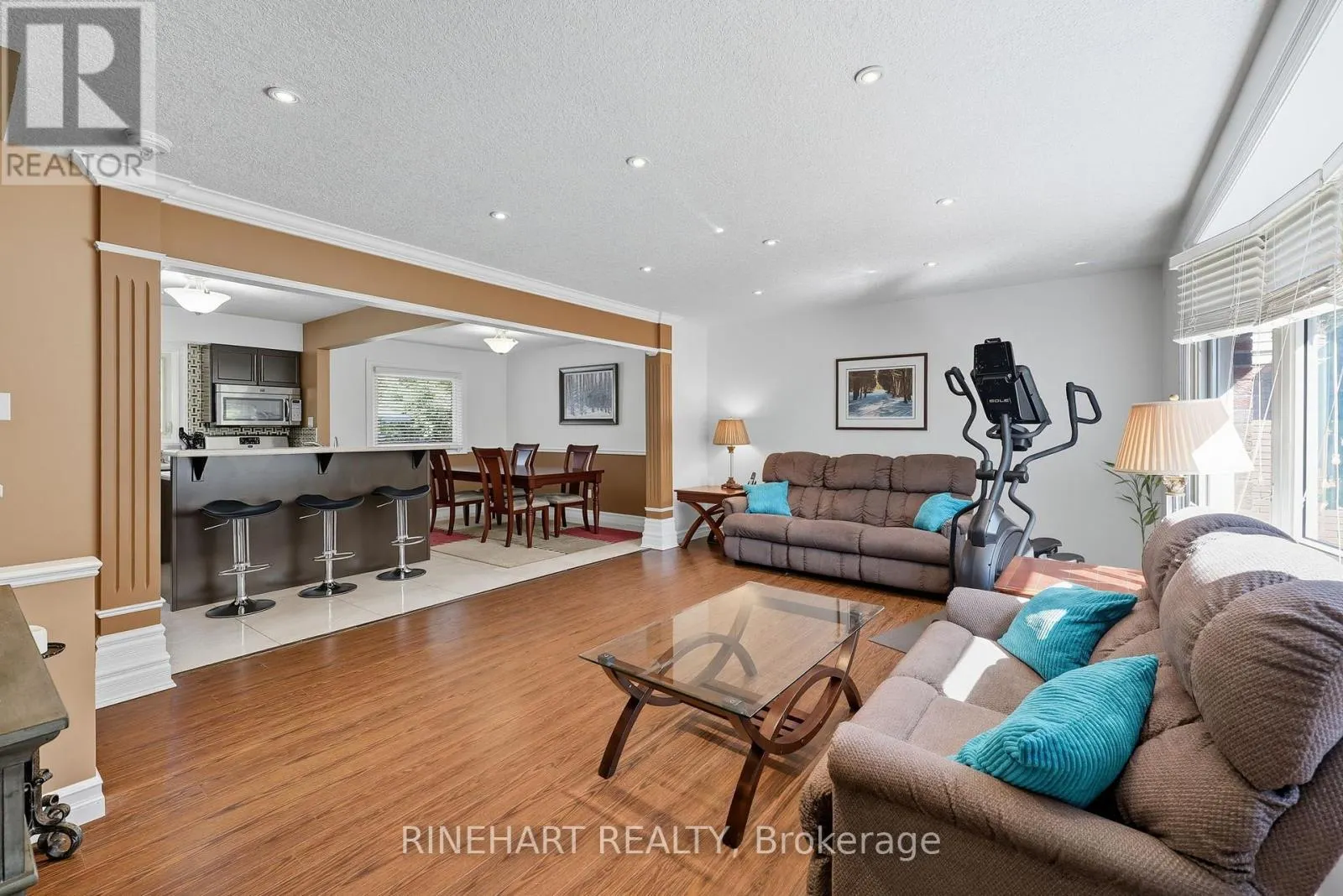 10 ALAYNE CRESCENT