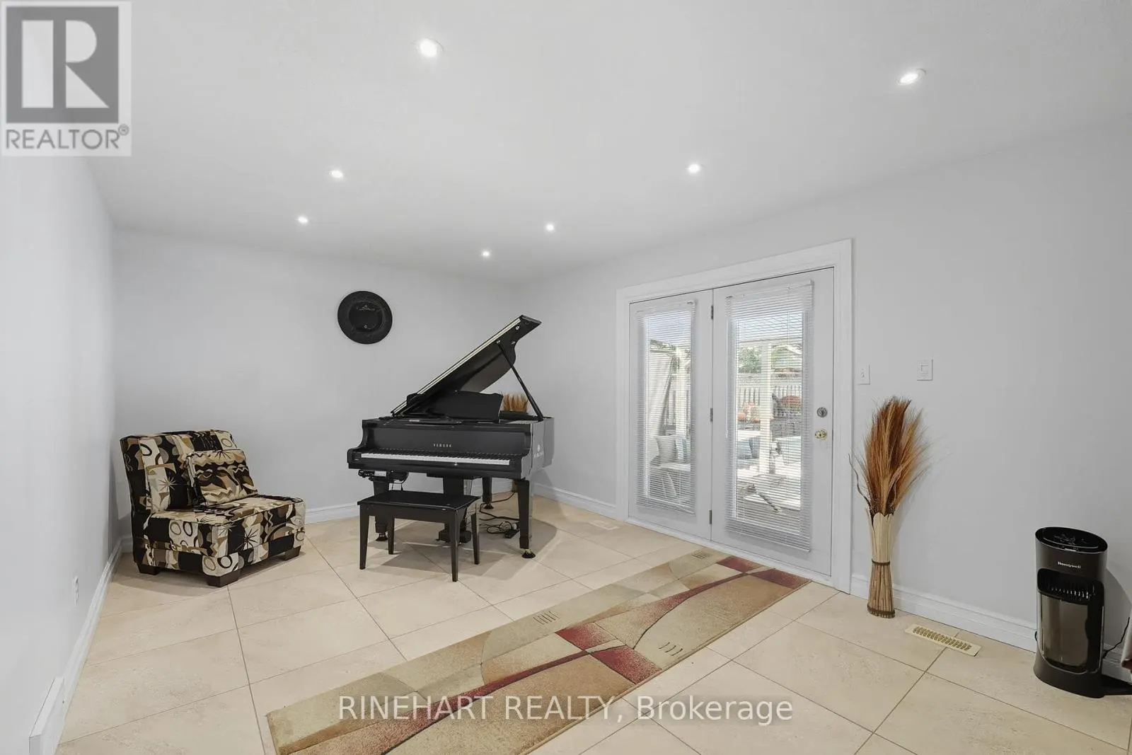10 ALAYNE CRESCENT