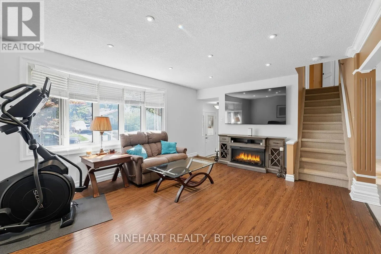 10 ALAYNE CRESCENT