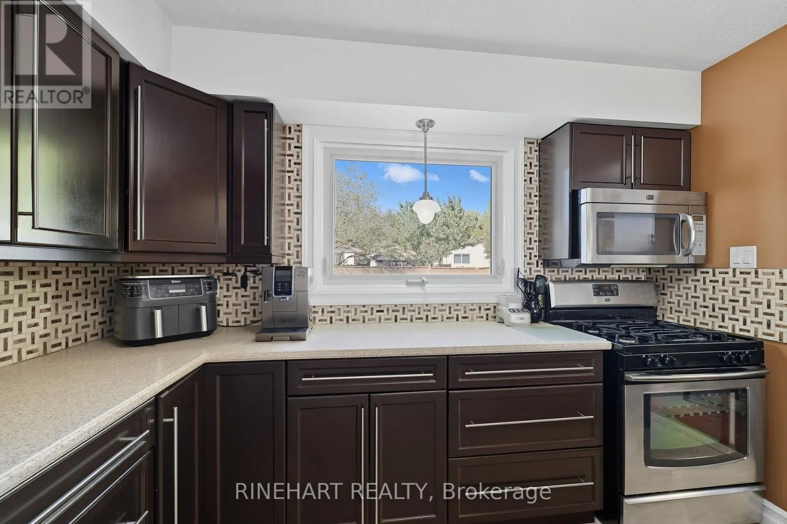 10 ALAYNE CRESCENT