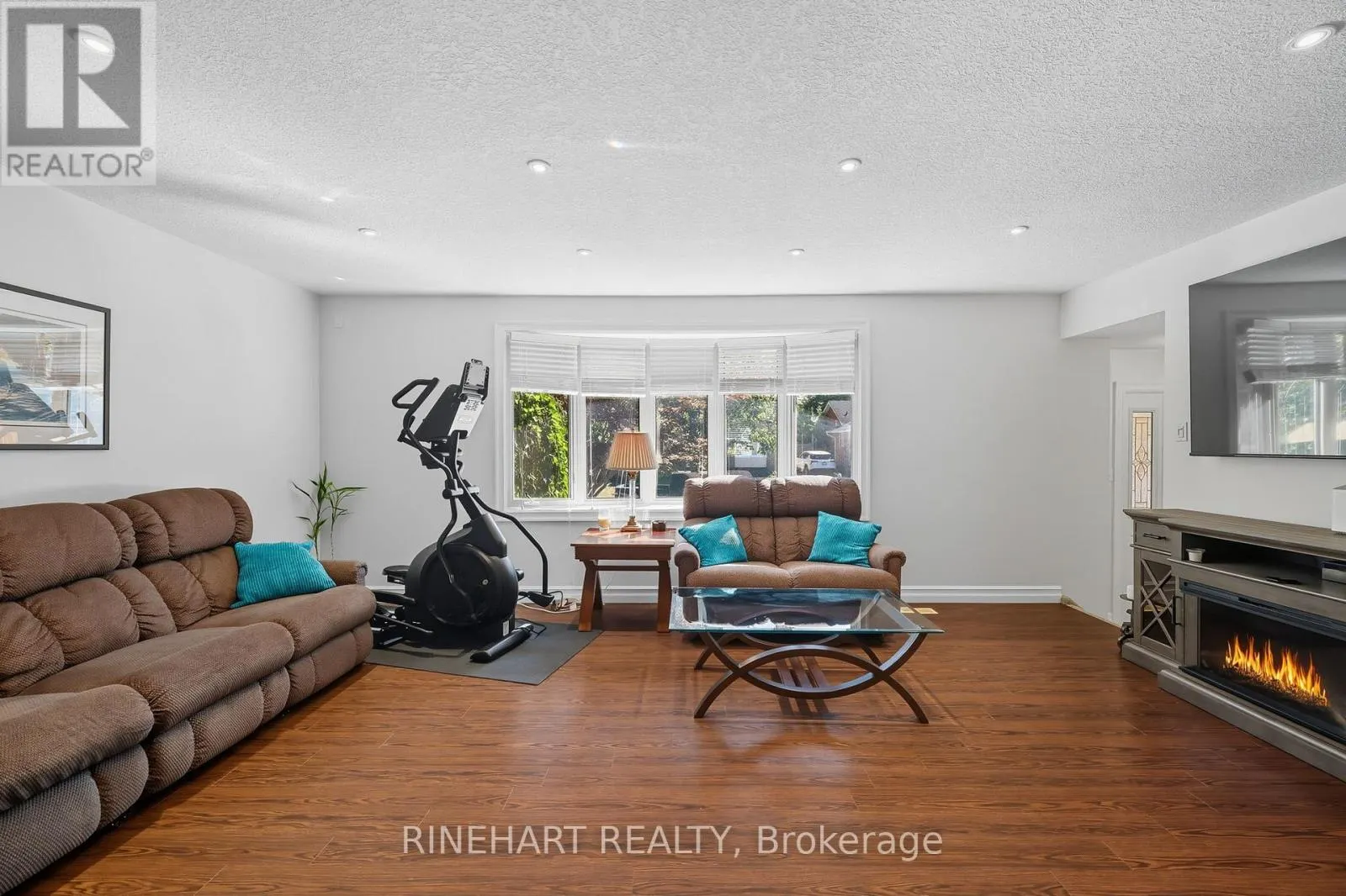 10 ALAYNE CRESCENT