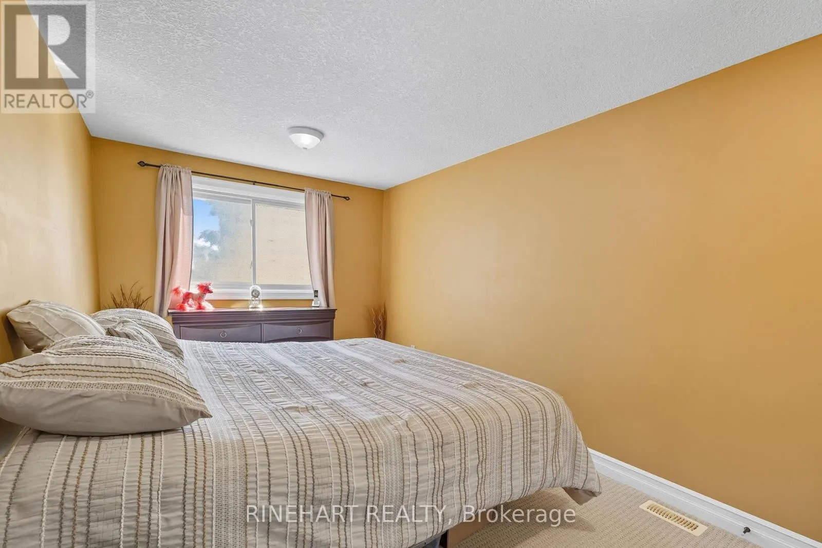 10 ALAYNE CRESCENT