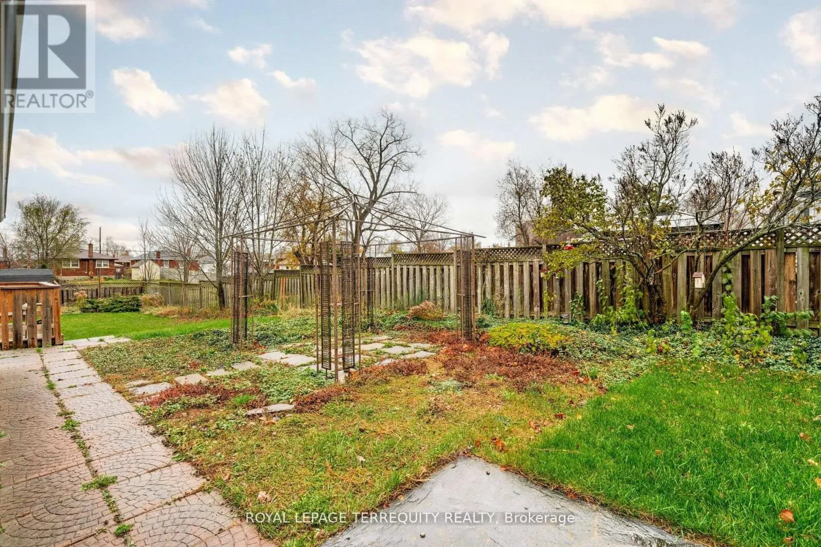 739 UPPER GAGE AVENUE