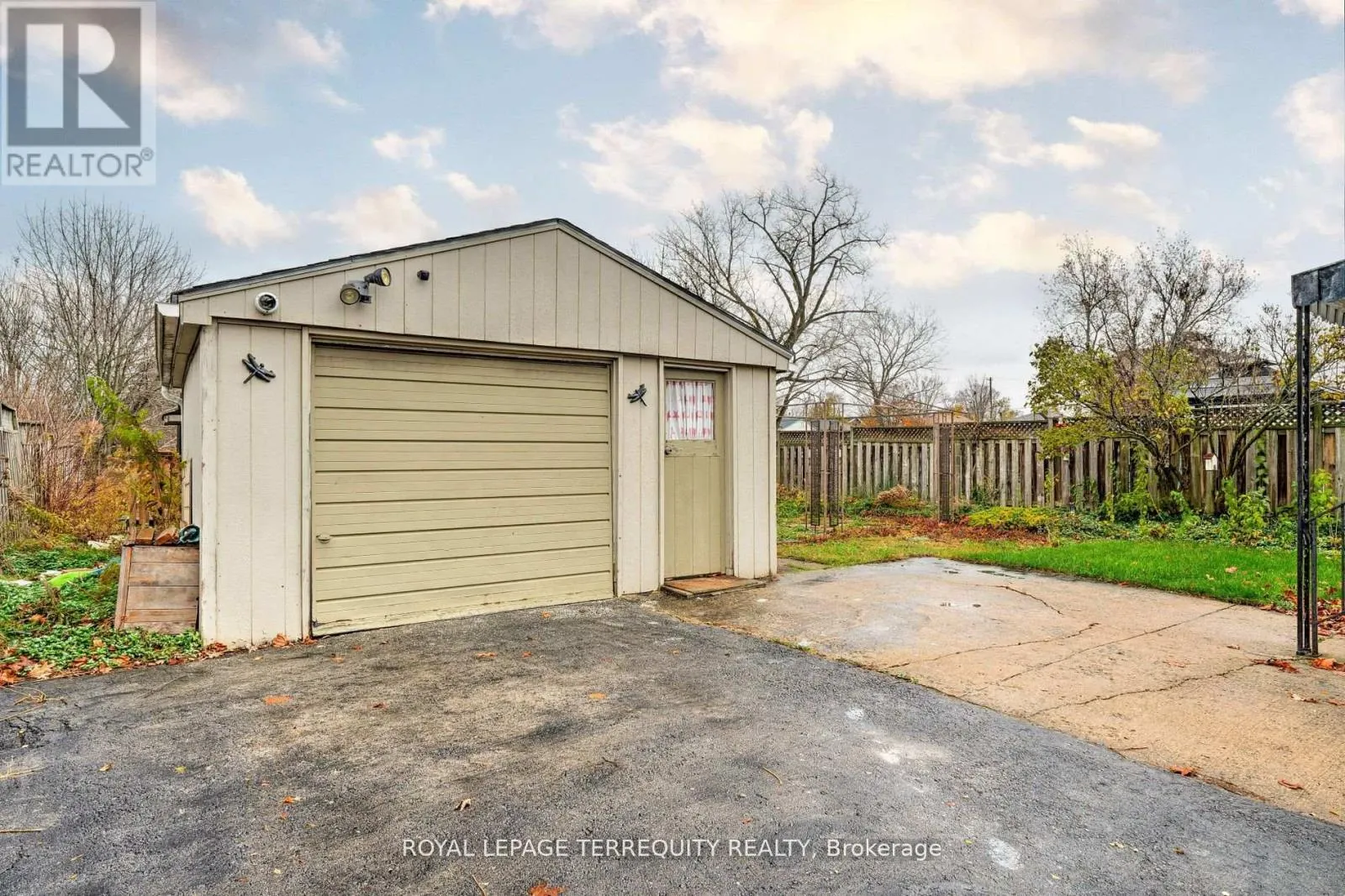 739 UPPER GAGE AVENUE