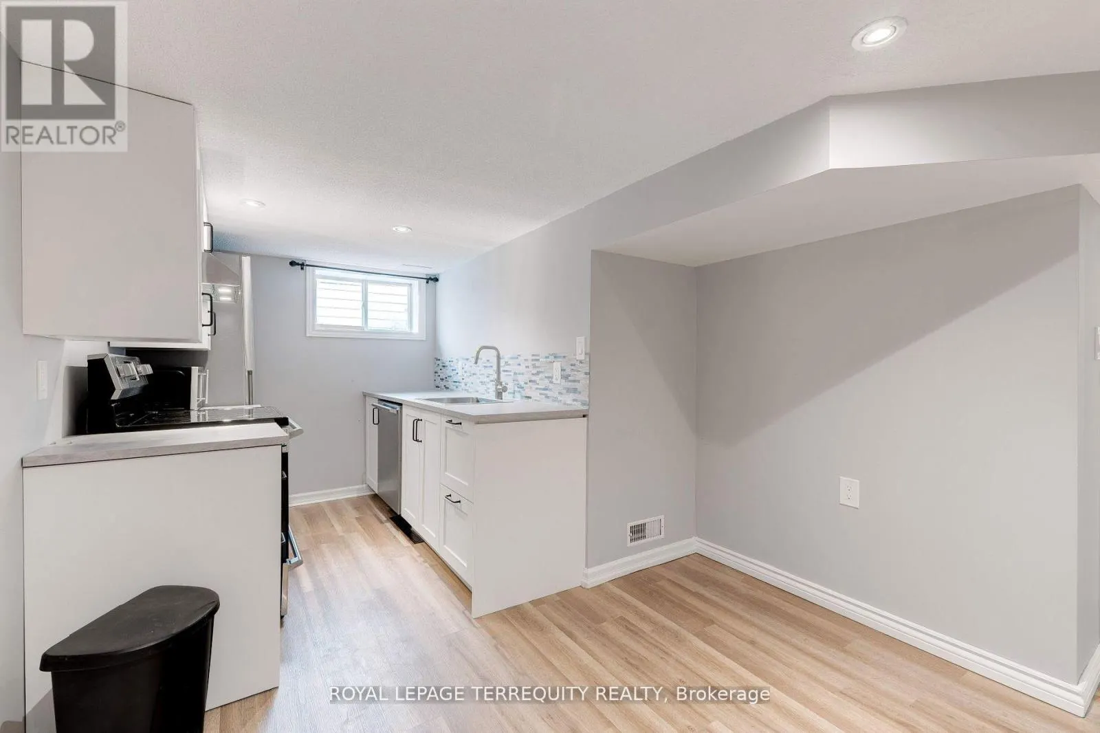 739 UPPER GAGE AVENUE