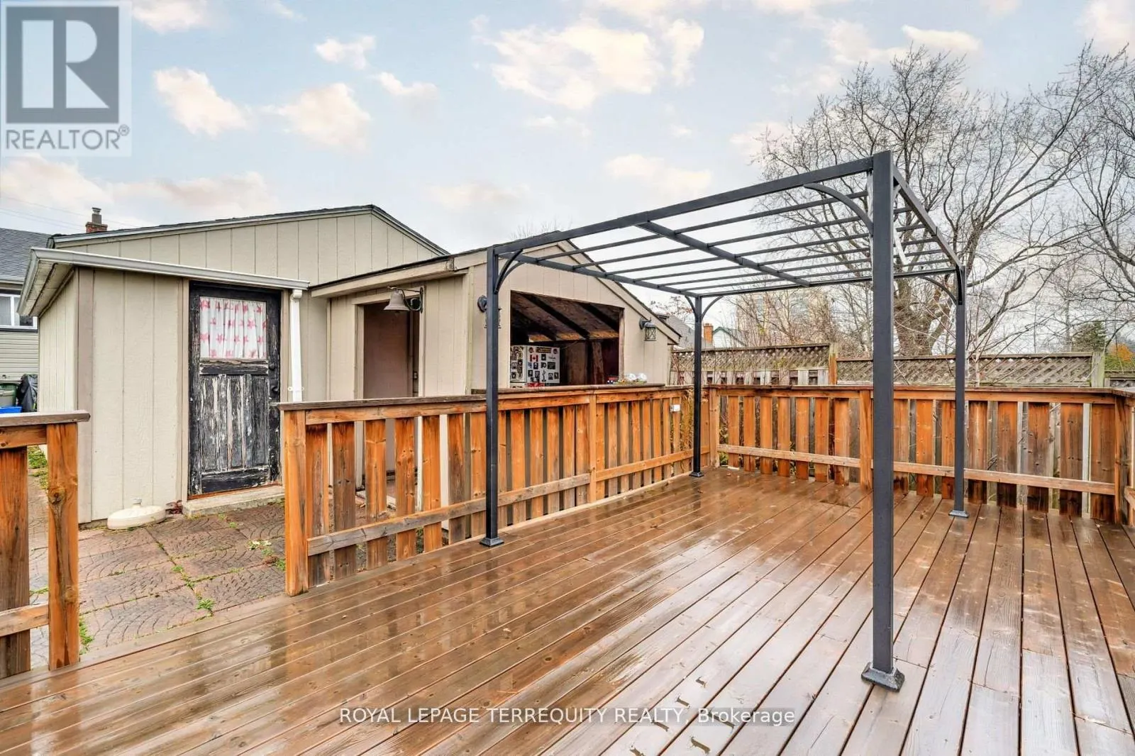 739 UPPER GAGE AVENUE